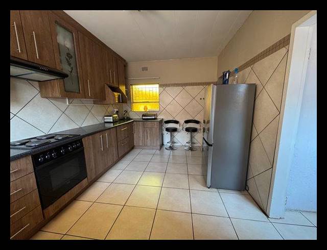 3 BEDROOM TOWNHOUSE FOR SALE IN BIRCHLEIGH